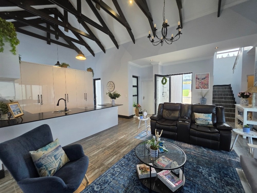 2 Bedroom Property for Sale in Outeniquasbosch Western Cape